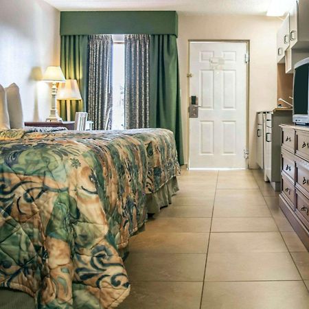 Rodeway Inn Clearwater-Dunedin Eksteriør billede