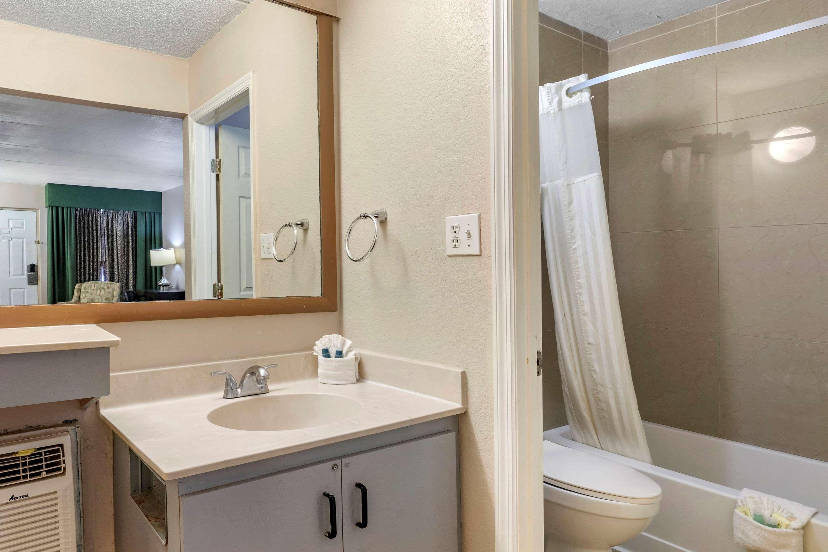 Rodeway Inn Clearwater-Dunedin Eksteriør billede